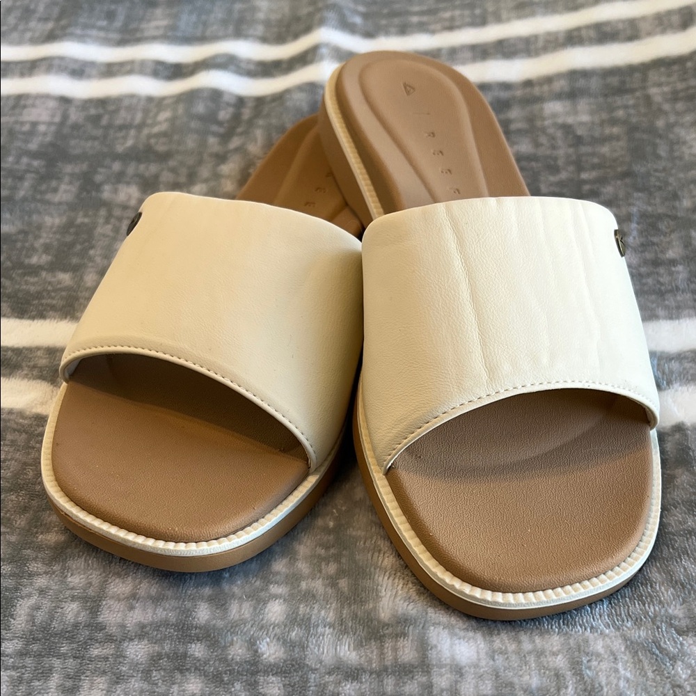 Reef Women's Cream Slide Sandals